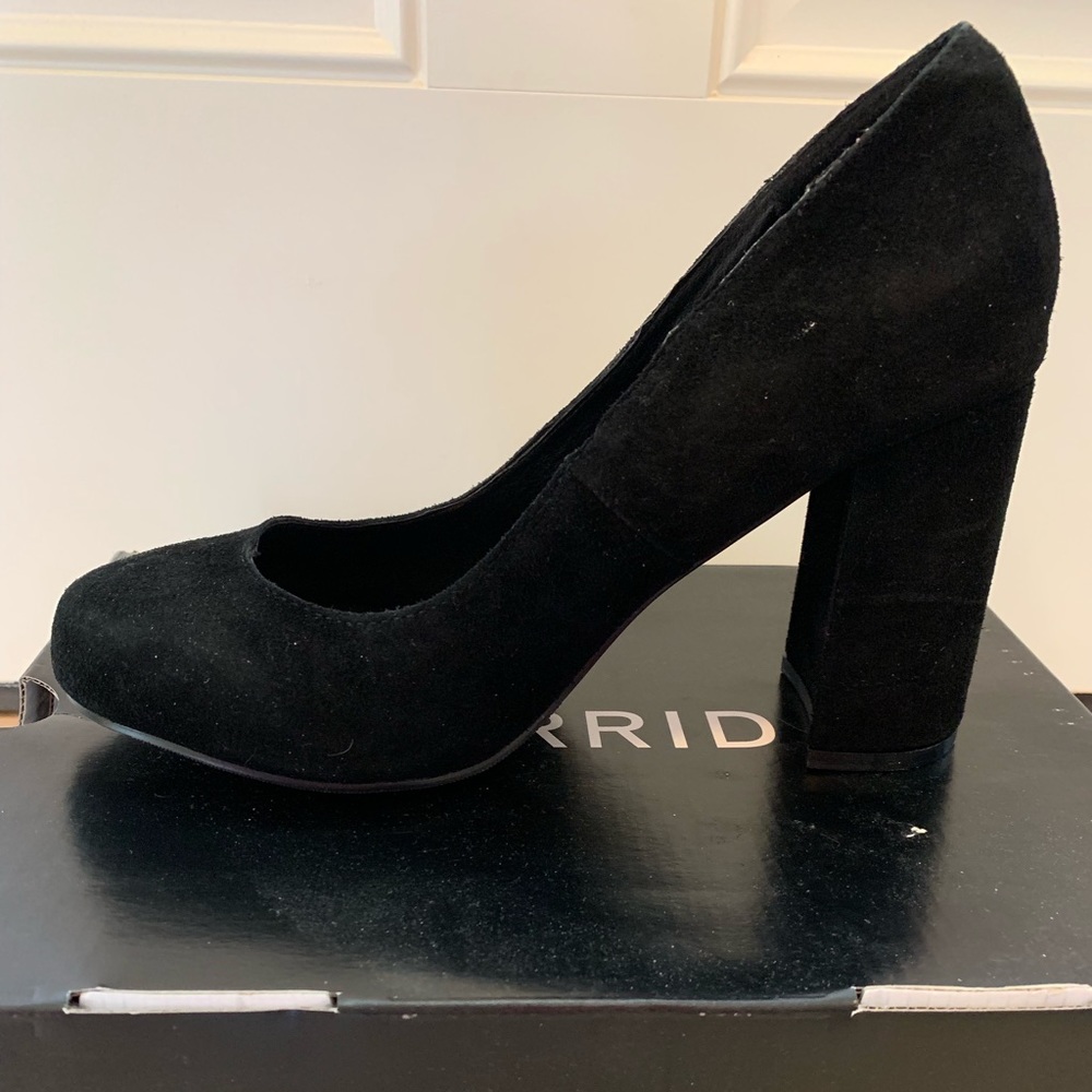 Torrid 10.5W Black Chunky Heeled Pumps, NIB